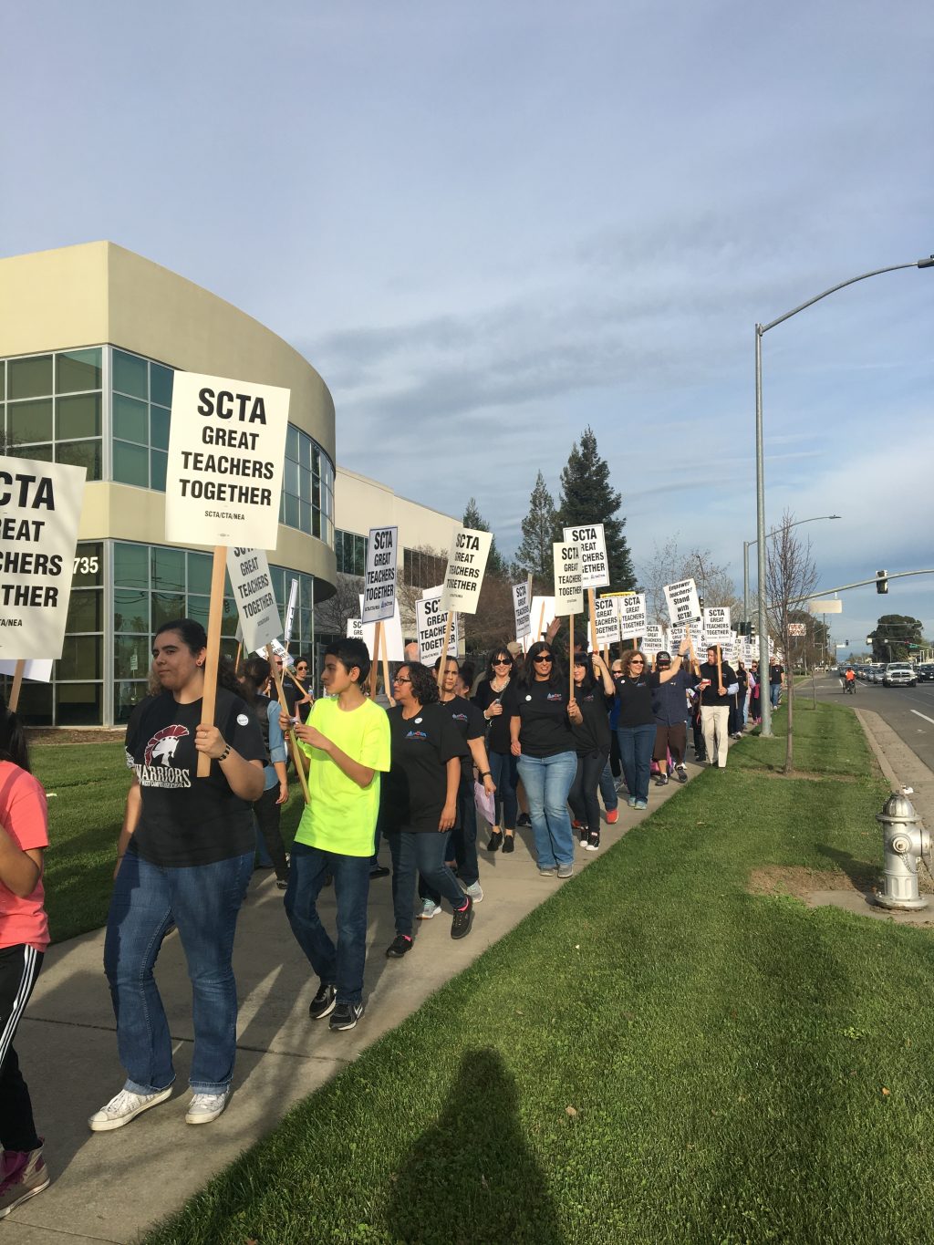 Over 1000 Educators Rally at School Board - Sacramento City Teachers ...